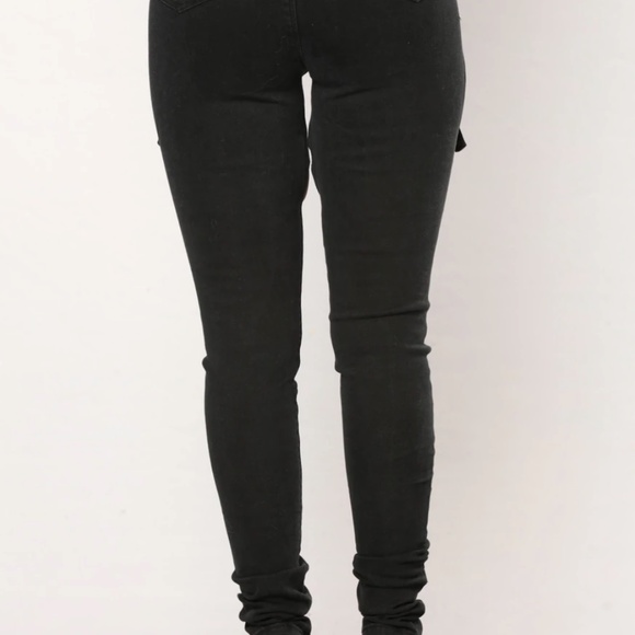 Fashion Nova cut jeans - Picture 3 of 4